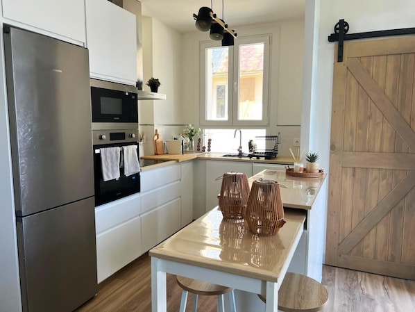 Fridge, microwave, oven, dishwasher