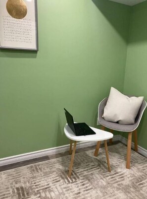 Interior - Beautiful 2 bedroom suite close to attractions (Niagara Falls)