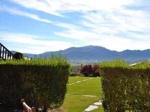 Property grounds - Apartment 3 rooms Fireplace, Private Garden & Cadí Views (Ger)