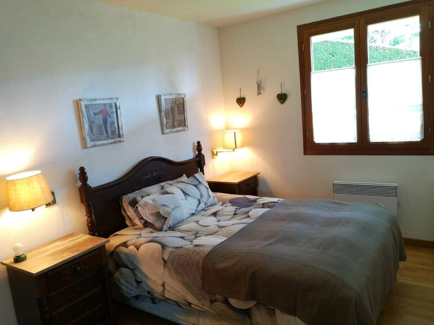 1 slaapkamer, een strijkplank/strijkijzer