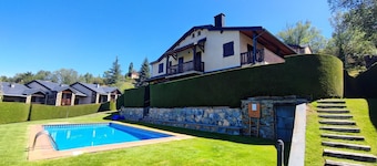 Ground Floor 1 room Pool, Fireplace & Private Garden