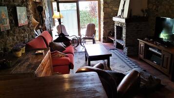 Televisie en een open haard