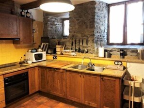 ثلاجة، ميكروويف، فرن، غسالة أطباق