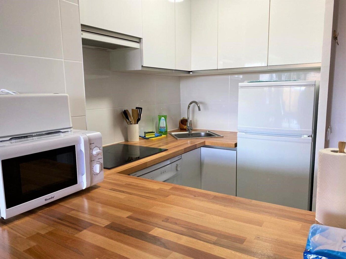 Réfrigérateur, micro-ondes, lave-vaisselle, grille-pain