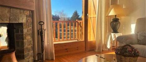 Télévision, cheminée