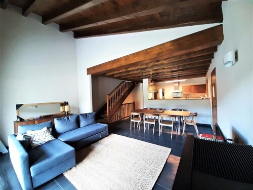 Townhouse 4 Bed Pellet Stove, Private Garden & Garage