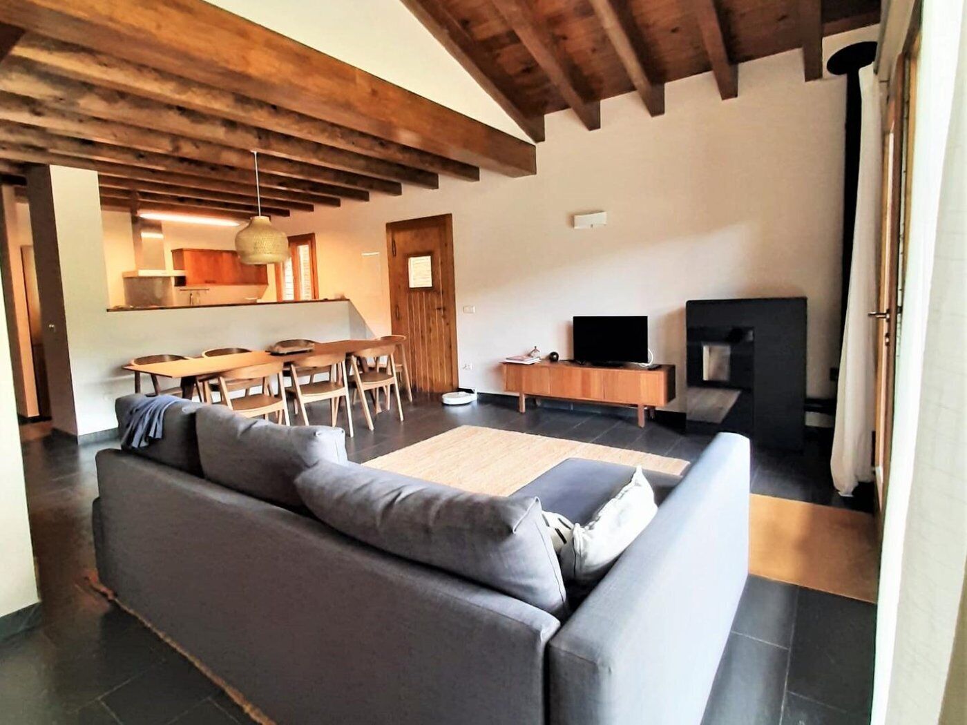 Télévision, cheminée