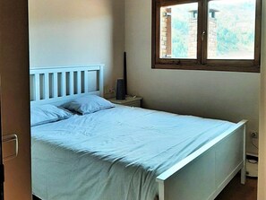 4 chambres, fer et planche à repasser