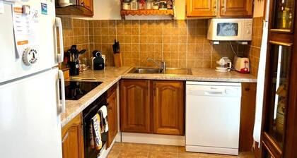 Mitoyenne 4 ch. Jardin Privé, Cheminée, Vues et WiFi