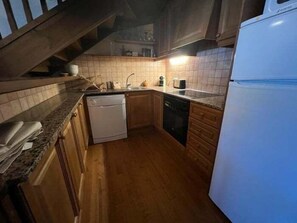 Refrigerador, microondas, horno y lavavajillas 