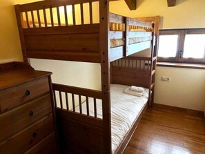 3 عدّة غرف نوم ومكواة/لوح كي