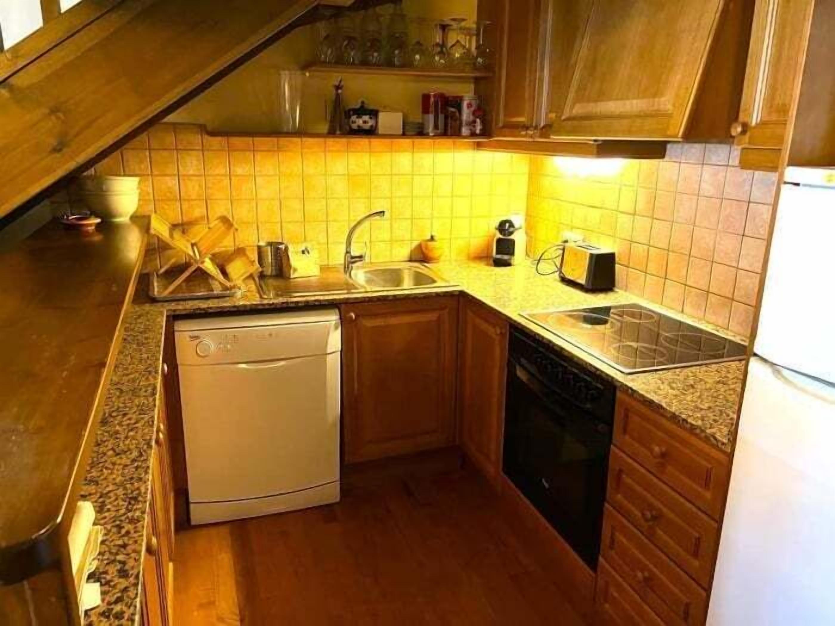 Refrigerador, microondas, horno y lavavajillas 