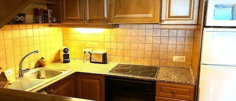 KĂŒhlschrank, Mikrowelle, Ofen, GeschirrspĂŒler