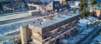 Apartment 2 rooms Views, Wi-Fi, 4km from Lifts and Train Station