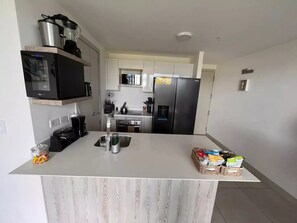 Kjøleskap, ovn og kokeplater