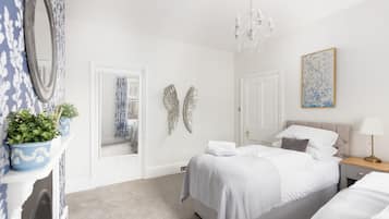 5 bedrooms, in-room safe, desk, iron/ironing board