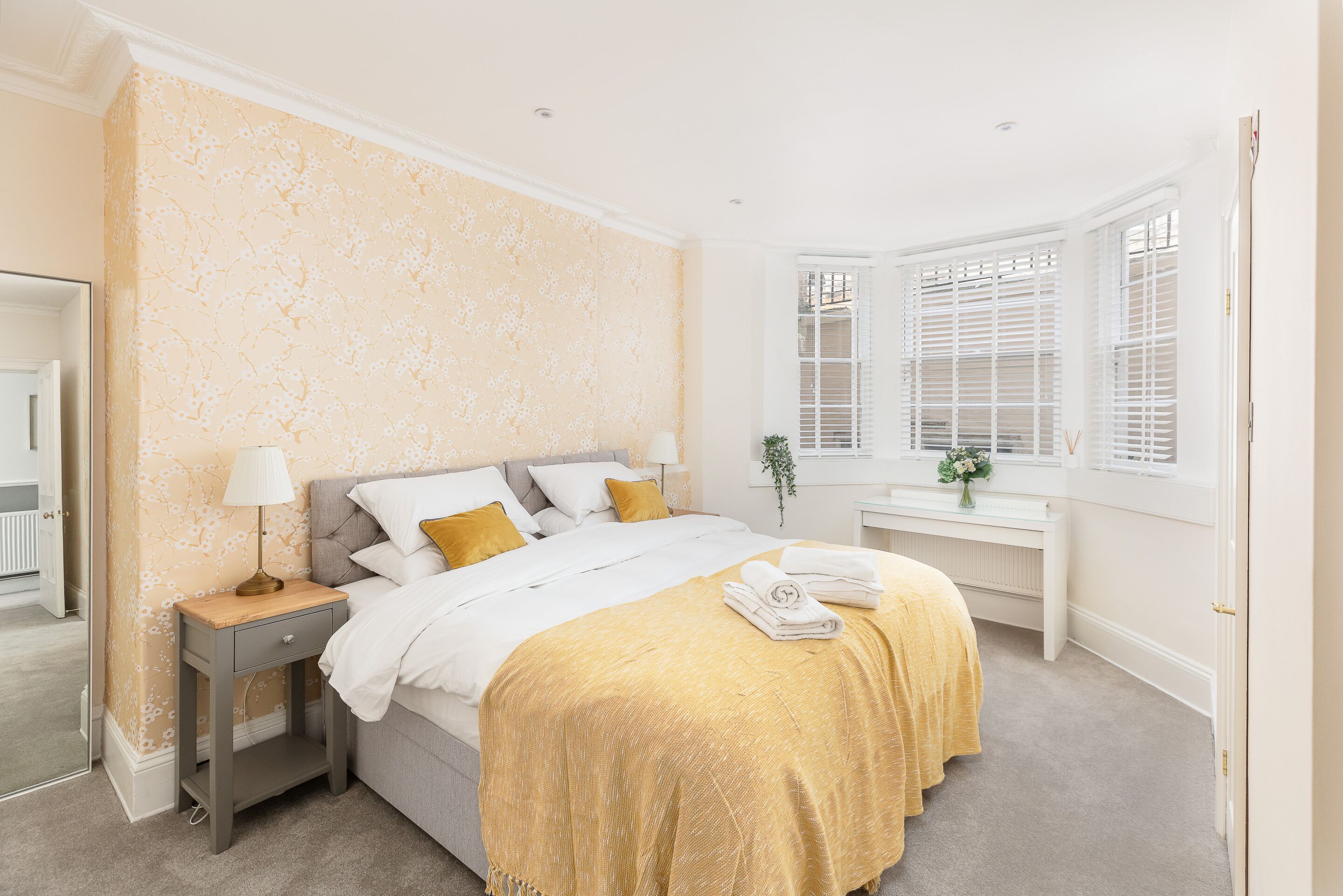5 bedrooms, in-room safe, desk, iron/ironing board