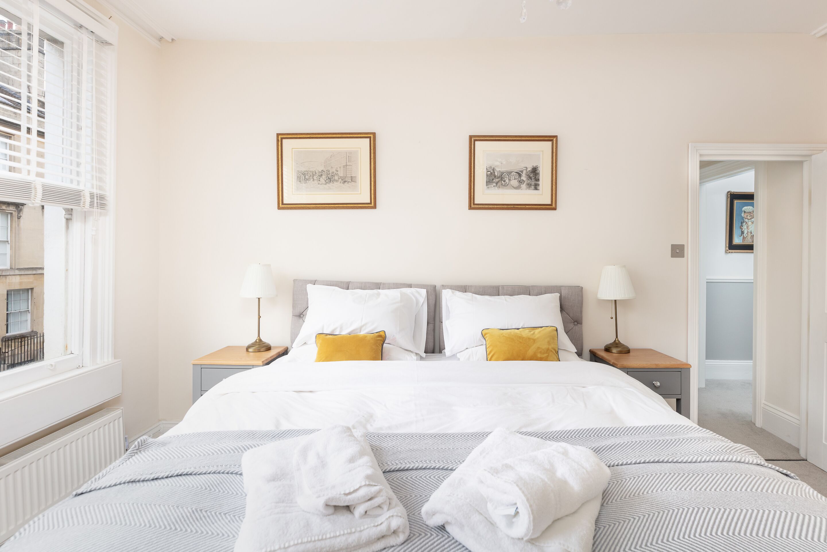 5 bedrooms, in-room safe, desk, iron/ironing board
