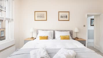 5 bedrooms, in-room safe, desk, iron/ironing board