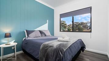 2 bedrooms, iron/ironing board, WiFi, bed sheets