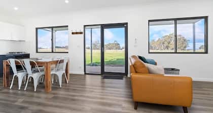 Glenowrie Cottage - 2 Queen Beds - Near Cadia