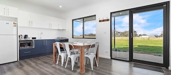 Glenowrie Cottage - 2 Queen Beds - Near Cadia