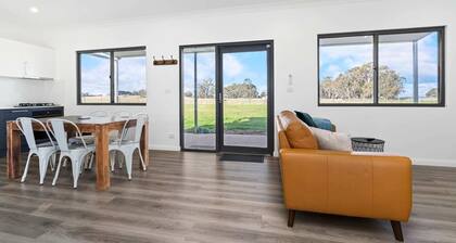 Glenowrie Cottage - 2 Queen Beds - Near Cadia