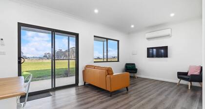 Glenowrie Cottage - 2 King Beds - Close to Cadia