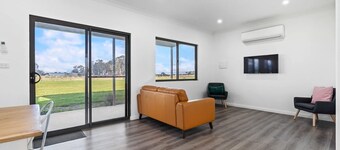 Glenowrie Cottage - 2 King Beds - Close to Cadia