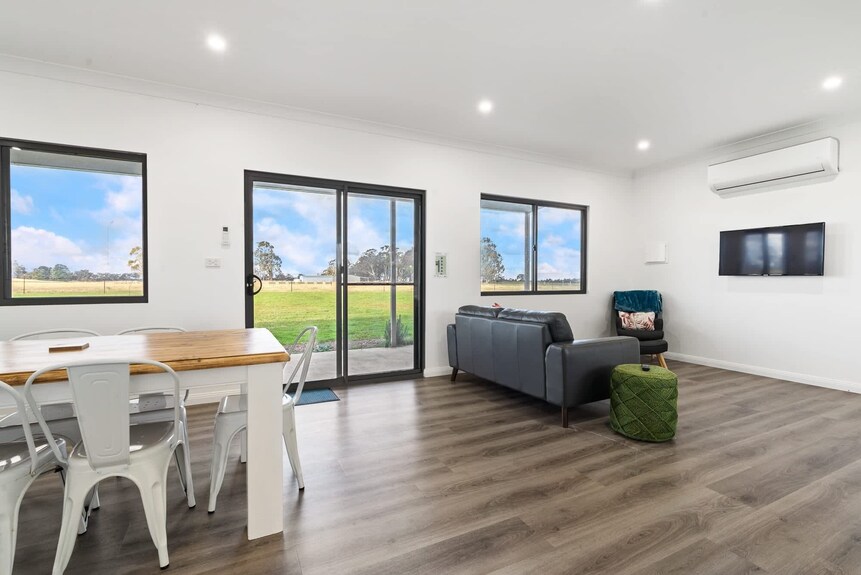 Glenowrie Cottage - 1 King, 2 Singles - Farm Stay - Millthorpe