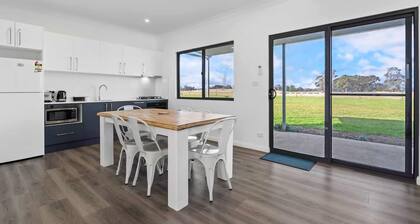 Glenowrie Cottage - 1 King, 2 Singles - Farm Stay