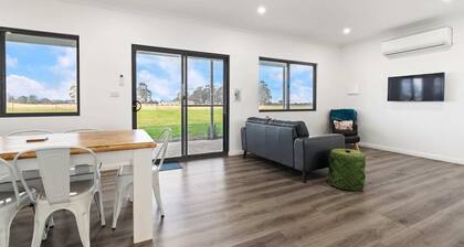 Glenowrie Cottage - 1 King, 2 Singles - Farm Stay