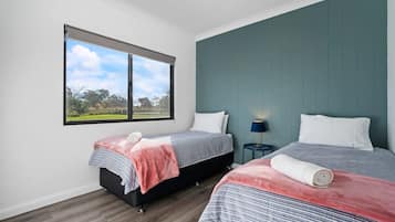 2 habitaciones, tabla de planchar con plancha, wifi y ropa de cama