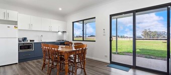 Glenowrie Cottage - 1 King, 2 Singles - Near Cadia