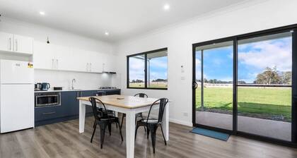 Glenowrie Cottage - 1 King, 2 Singles Near Cadia