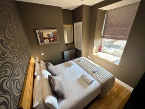 Luxe appartement | 1 slaapkamer, lakens van Egyptisch katoen, luxe beddengoed, een bureau