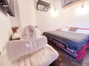 1 bedroom, in-room safe, iron/ironing board, free WiFi - The Lake Loft (Anguillara Sabazia)