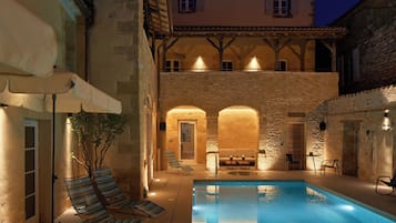 Seasonal outdoor pool, open 9:00 AM to 8:00 PM, pool umbrellas