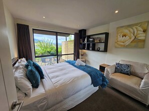 3 bedrooms, desk, iron/ironing board, travel cot