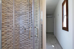Shower, bidet - Apartment on Costa Rei with Stunning Beaches (Costa Rei, Castiadas, Sardegna)