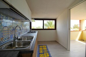 Fridge, oven, stovetop, dishwasher - Apartment on Costa Rei with Stunning Beaches (Costa Rei, Castiadas, Sardegna)