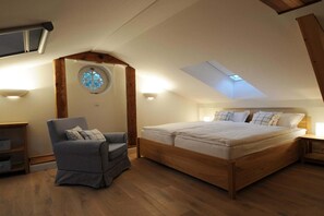 2 bedrooms, travel cot, free WiFi