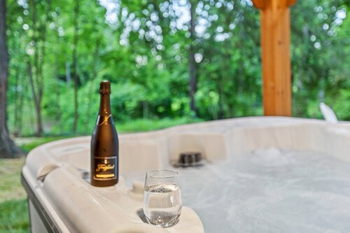 Hot Tub & Fireplace/12min to Horse Park/30 Min to Ark