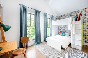 3 habitaciones, escritorio, tabla de planchar con plancha y wifi