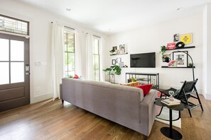 Fernseher, Stereoanlage, Arbeitsbereiche