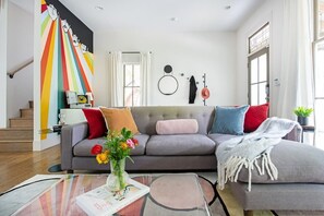 TV, stereoanlegg og kontorer