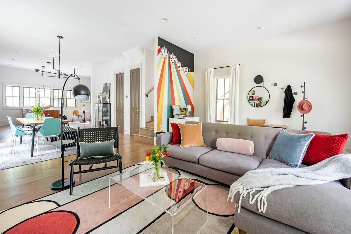 Télévision, chaîne hi-fi, espaces bureaux