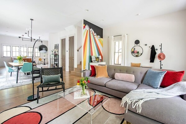 Fernseher, Stereoanlage, Arbeitsbereiche