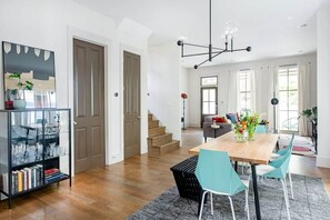 Unclassified image, 4 of 41, button