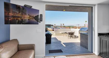Rent Mission Beach: Penthouse & Roof Deck!